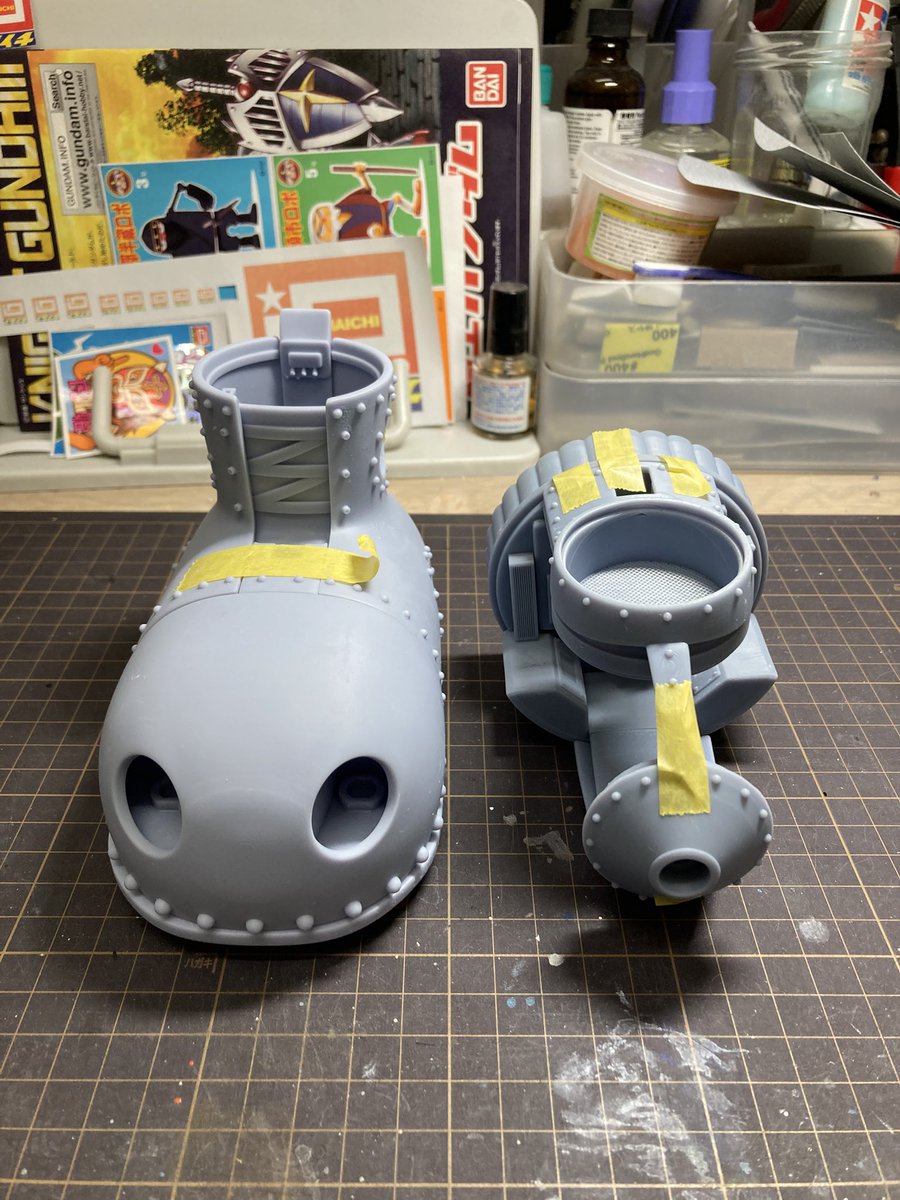 超隠し球のZRAMEロボダッチの冒険シューズロボ！
サイズが気になる方多いかな〜と思い、タマロクシャトルと比較…

シャトルは後ろにバーニアなど付くのでほぼ同じくらいのサイズ感！

ちなみにシューズ部分だけで全長約15cm、高さ約10cmくらいな感じで最高ですっ🥰🥾