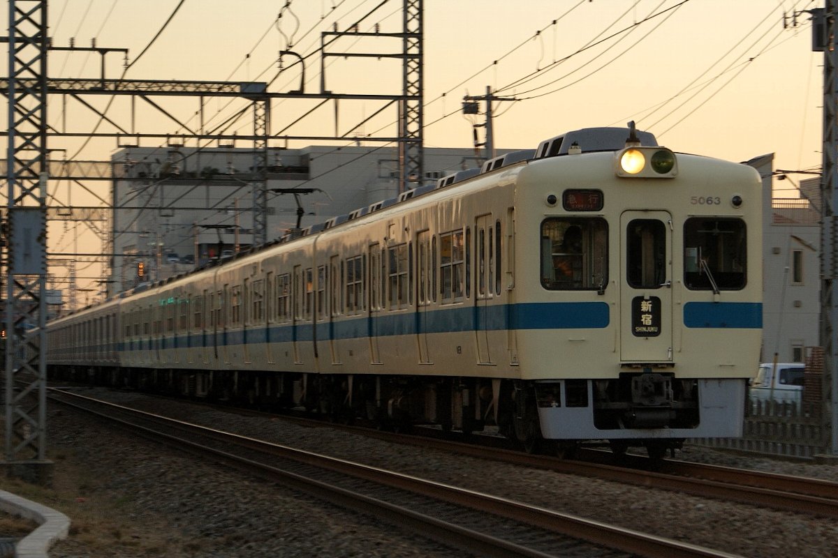 14年前の2012年2月4日に撮影した小田急5000形5063F
最後まで残った小田急顔の5063F
引退を前にコーポレートマークが剥がされ、最後の1ヶ月はちょっと懐かしい姿での運用でしたね