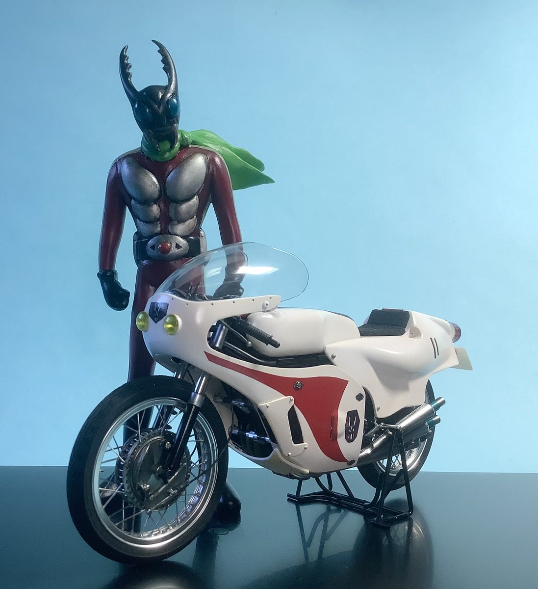 1/12バイクと並べると、ほんと良い傑作です♪