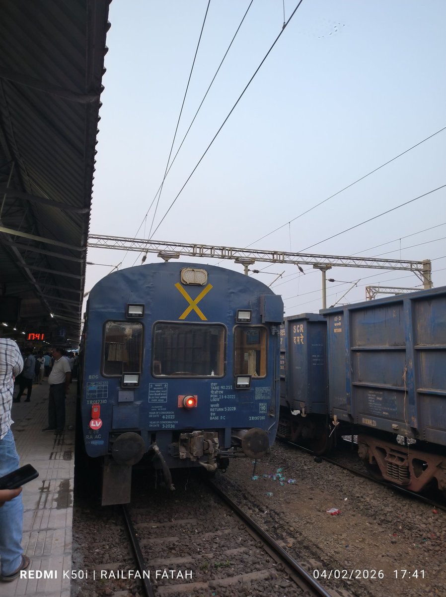 FatahAhad's tweet photo. Dr. R. Gopalakrishnan, DRM Secunderabad, accompanied concern branch officers reviewed the ongoing Station development works at Vikarabad junction! https://t.co/kXPFR0Z542