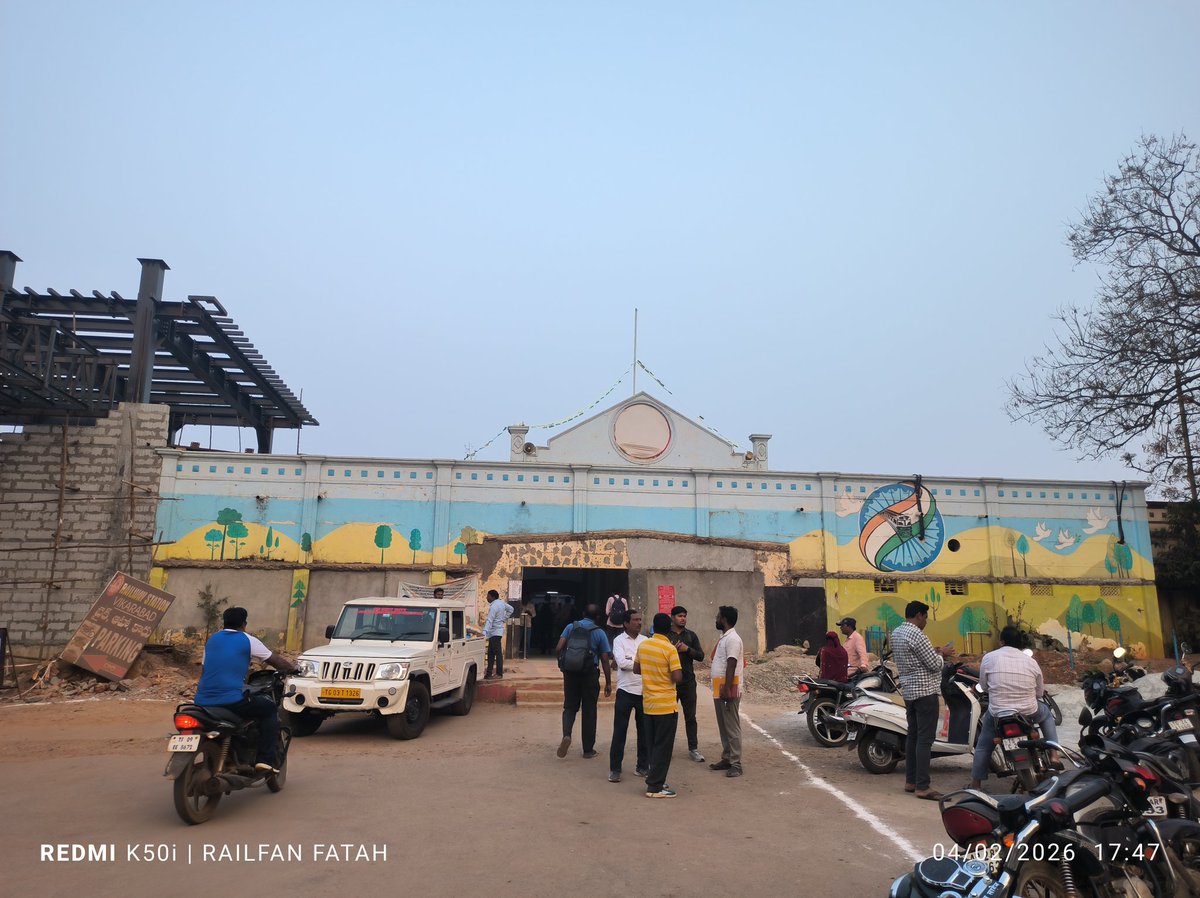 FatahAhad's tweet photo. Dr. R. Gopalakrishnan, DRM Secunderabad, accompanied concern branch officers reviewed the ongoing Station development works at Vikarabad junction! https://t.co/kXPFR0Z542