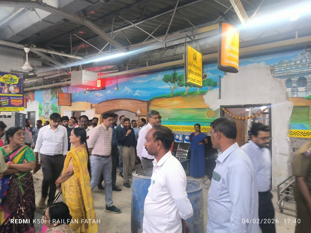 FatahAhad's tweet photo. Dr. R. Gopalakrishnan, DRM Secunderabad, accompanied concern branch officers reviewed the ongoing Station development works at Vikarabad junction! https://t.co/kXPFR0Z542