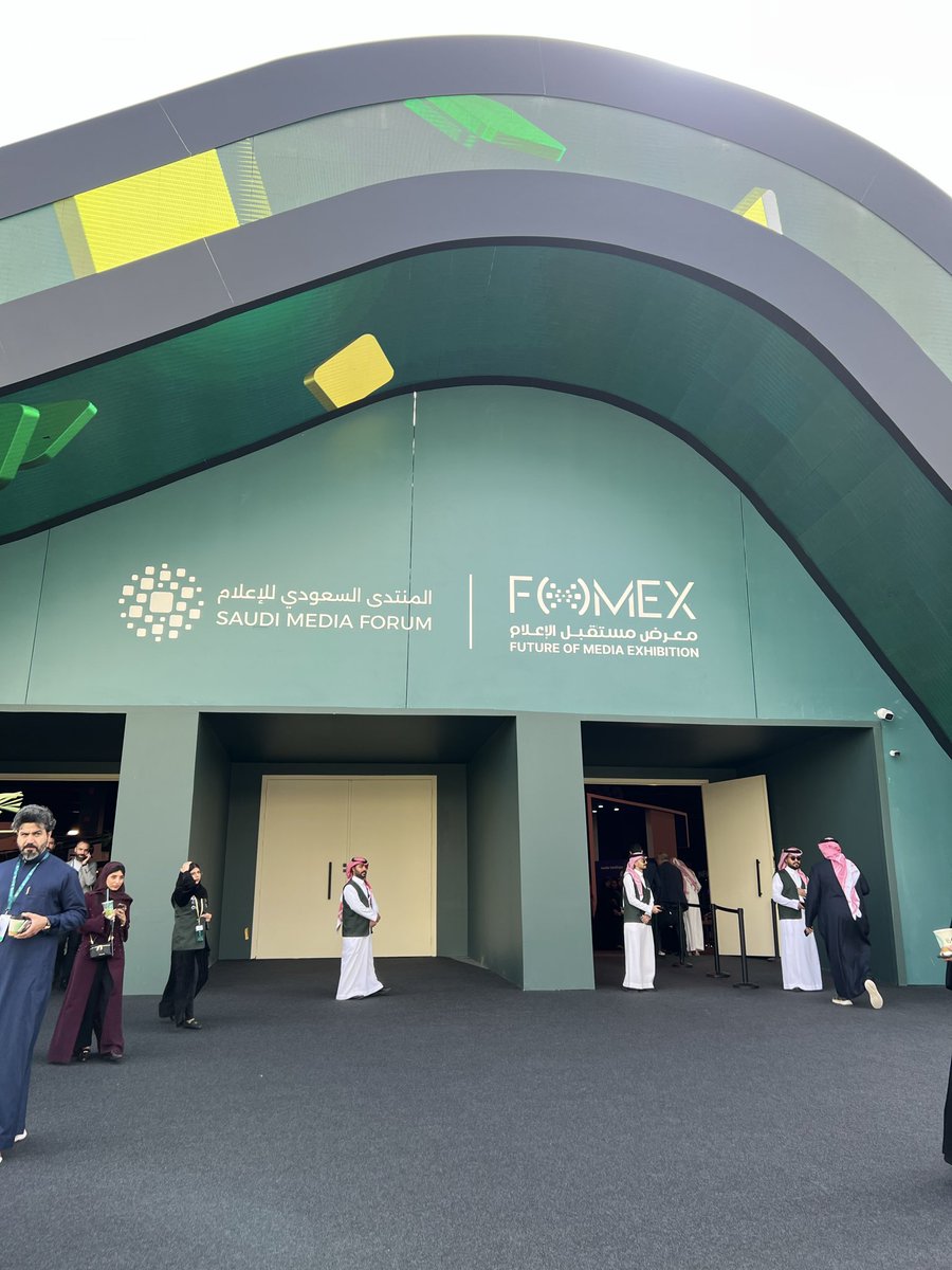 SamahShaherr's tweet photo. تجربة مميزة اليوم في #المنتدى_السعودي_للإعلام 🇸🇦
حدث عالمي يرسم مستقبل الإعلام ويؤكد ريادة المملكة في صناعة وبناء التأثير، حيث تكونت لمساحة يلتقي فيها الإبداع بالإعلام، والرؤية بالمستقبل. 
@saudi_mf https://t.co/ZycccJbuvD