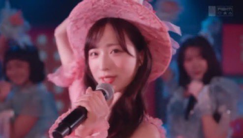 definingjoy's tweet image. AKB48's Yui Oguri reportedly developed an allergic reaction after wearing a costume made by Evelyn for JKT48's latest single appearance 'Andai ‘Ku Bukan Idola'.