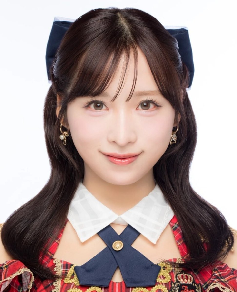definingjoy's tweet image. AKB48's Yui Oguri reportedly developed an allergic reaction after wearing a costume made by Evelyn for JKT48's latest single appearance 'Andai ‘Ku Bukan Idola'.