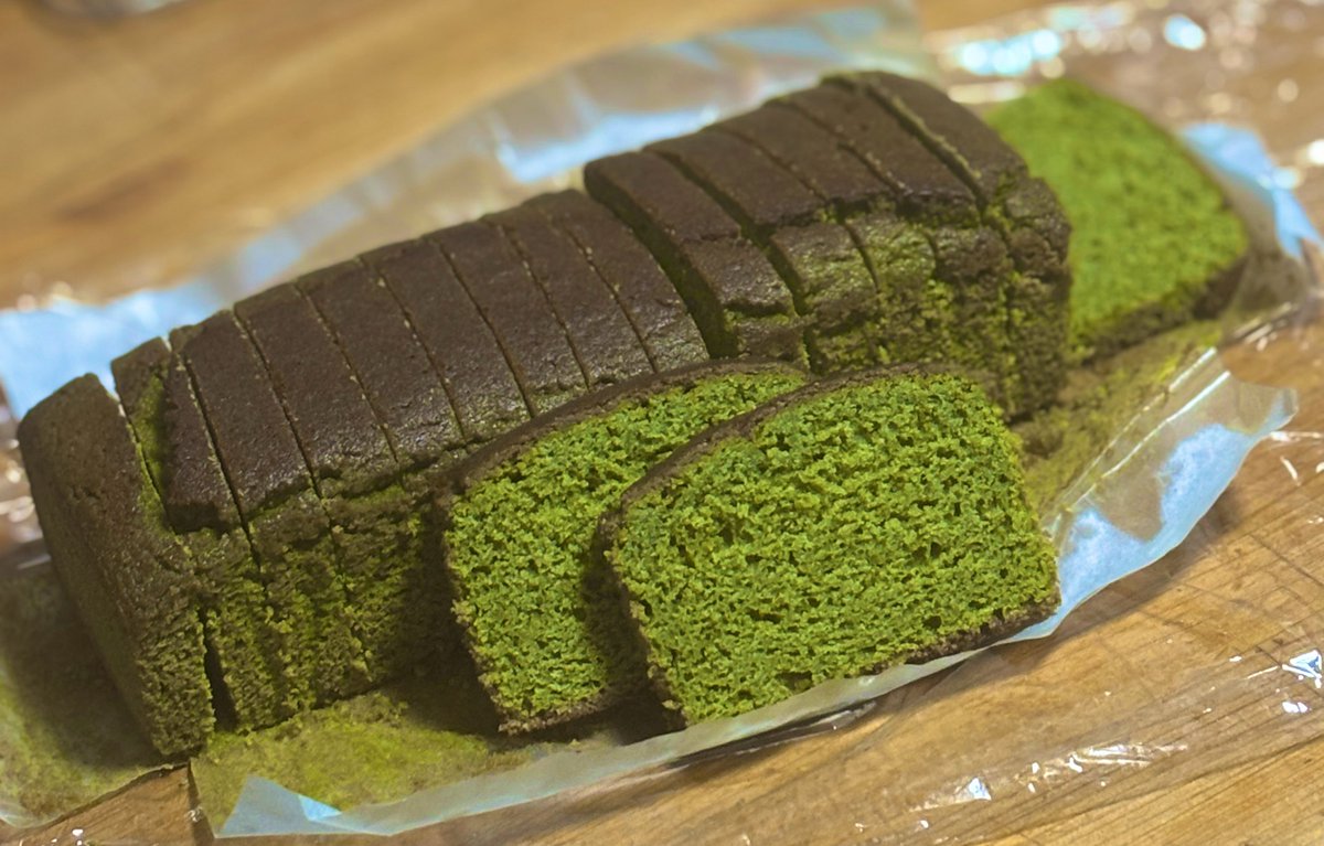 抹茶パウダーの賞味期限やばかったから作った。抹茶のチーズケーキとパウンドケーキ