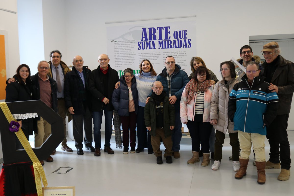 PalenciaAyto's tweet photo. La alcaldesa, @mndres ha subrayado la importancia del #arte como herramienta de #integración y expresión durante la inauguración de la #exposición #IntegrARTE, del proyecto #Mirar, impulsado por @FPersonas. Se puede visitar en el #Lecrác de #Palencia hasta el próximo 8 de marzo. https://t.co/dtik5F9lSz