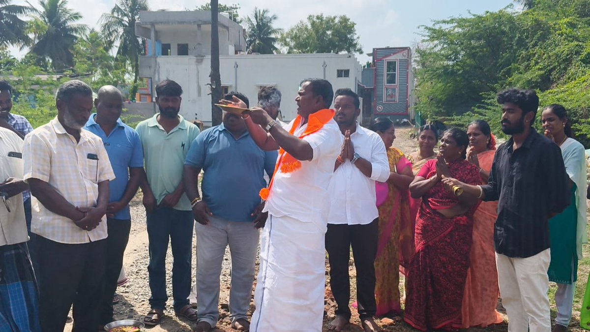 AKSaiJSaravanan's tweet photo. எனது ஊசுடு தொகுதிக்குட்பட்ட துத்திப்பட்டு காமராஜர் நகர் பகுதிக்கு ரூ.13. 70 லட்சம் மதிப்பீட்டில் கருங்கல் சாலை அமைக்கும் பணிக்கு அரசாணை பெற்று, அதற்கான பூமி பூஜை நிகழ்ச்சியில் பொதுமக்களுடன் கலந்து கொண்டேன். @BJP4Puducherry @AmitShah @PMOIndia @mansukhmandviya https://t.co/DotHtaZtz4