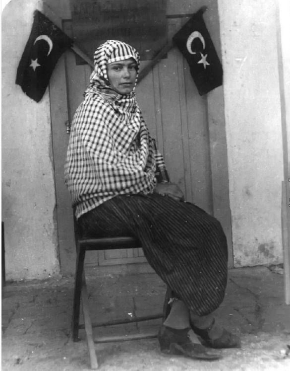 O sırada Cumhuriyetin ilk kadın muhtarı...