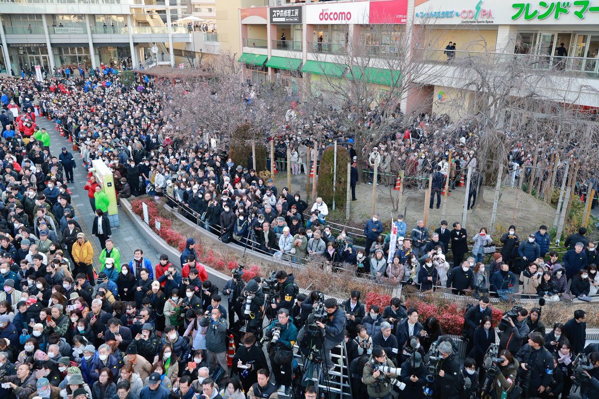 自民党公認の「しげもとまもる」さんの応援で、京都府長岡京市に伺いました。
京都３区（京都市伏見区、向日市、長岡京市、乙訓郡大山崎町）の皆様の「しげもとまもる」さんへの応援が、私、高市早苗の力になります。
「しげもとまもる」さんに、ぜひ一票をお託し下さい！