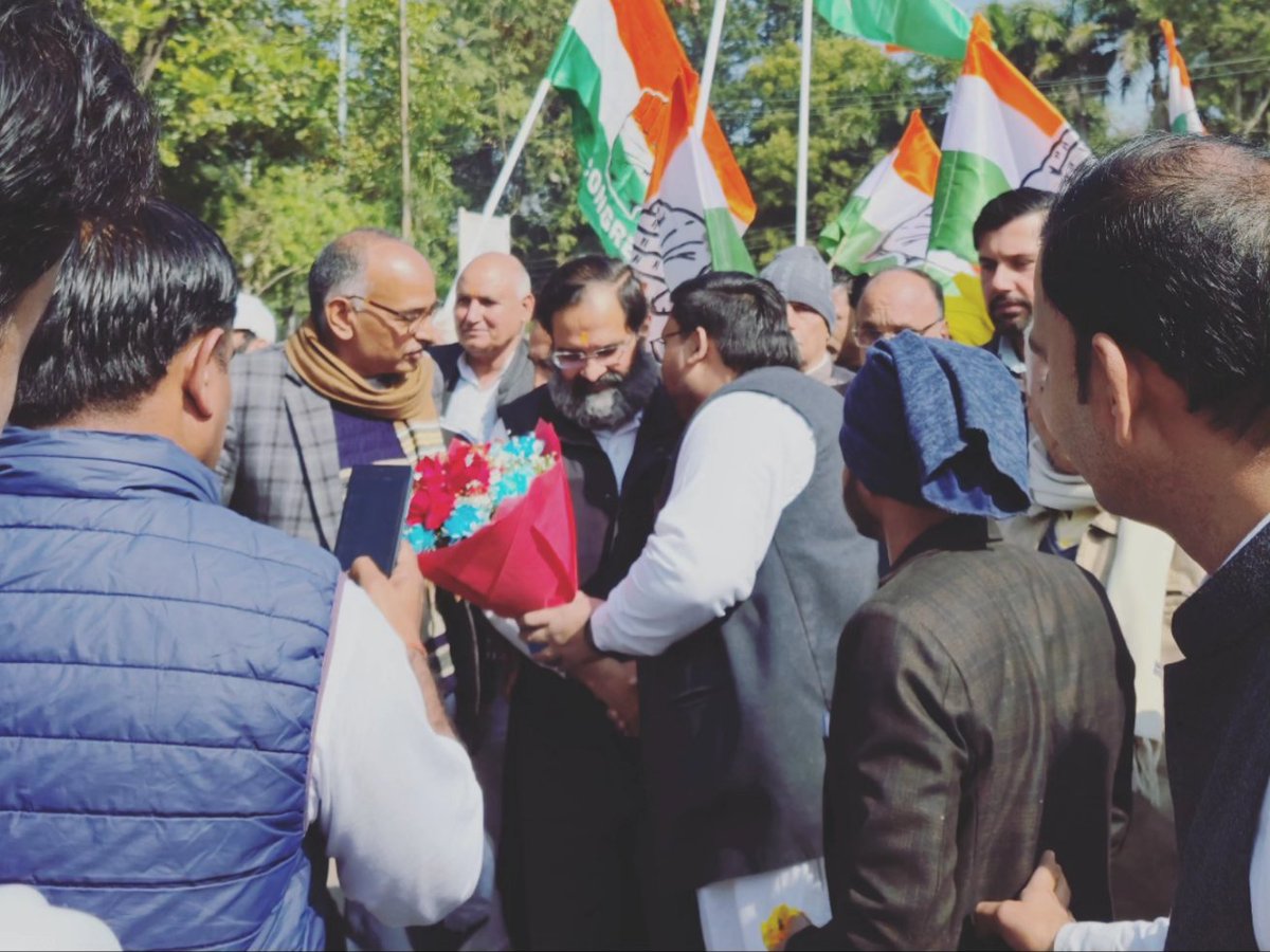 SumitInc035's tweet photo. @BrijendraSpeaks जी  द्वारा चलायी जा रही  कांग्रेस  @SadbhavYatra का पंचकूला पहुंचने पर  युवा साथियो के साथ स्वागत किया तथा यात्रा में उपस्थिति दर्ज करी.
#SadbhavYatra #Congress 

@RahulGandhi 
@priyankagandhi 
@rssurjewala 
@Kumari_Selja 
@raonarenderinc 
@INCHaryana 
@INCIndia https://t.co/B1E55y4jtv