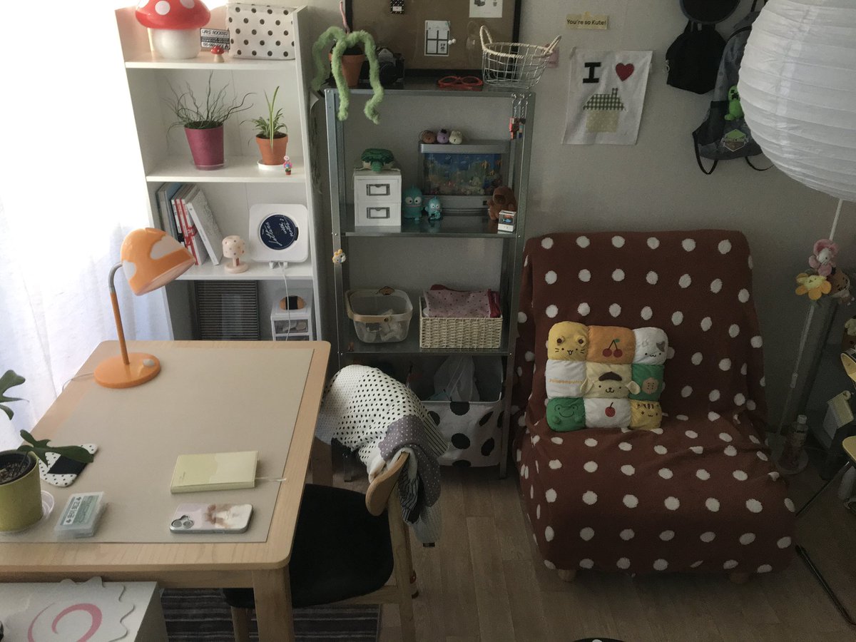 내 방이 너무 좋아서 
밖을 나가고 싶지 않음𖦹 ˍ 𖦹