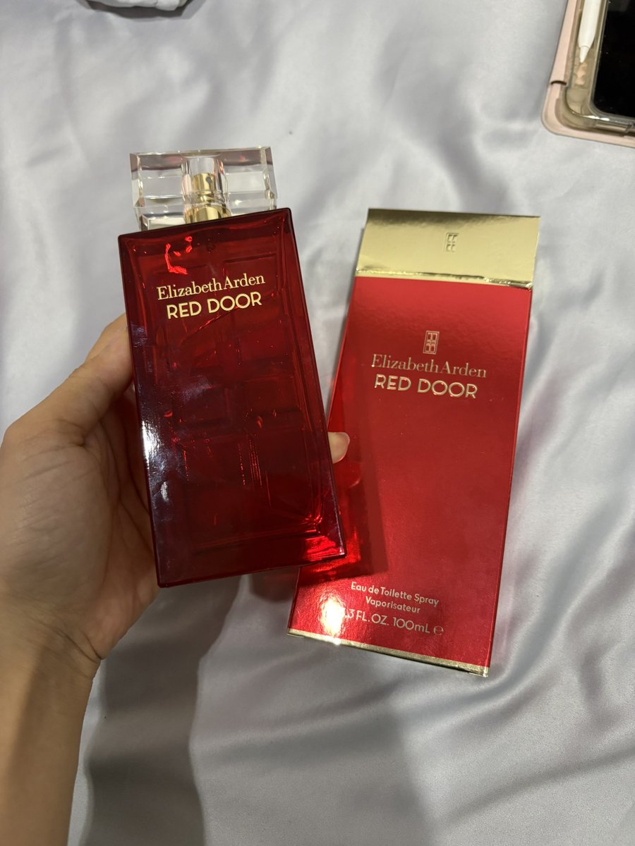 dogmonkeybear's tweet photo. ✅ ส่งต่อน้ำหอม Elizabeth Arden RED DOOR 100 ml. ของแท้ ซื้อมา 12xx
✅ ฉีดแค่ครั้งเดียว กลิ่นแนวโทน ฟลอรัล ดอกไม้ๆ
✅ 700 รวมส่ง
 
#ส่งต่อน้ําหอม #น้ําหอมแบ่งขาย #น้ำหอม #น้ําหอมแท้ #น้ําหอมมือสอง #ส่งต่อของใช้ #น้ำหอมแบรนด์ https://t.co/rxQrSLvaih