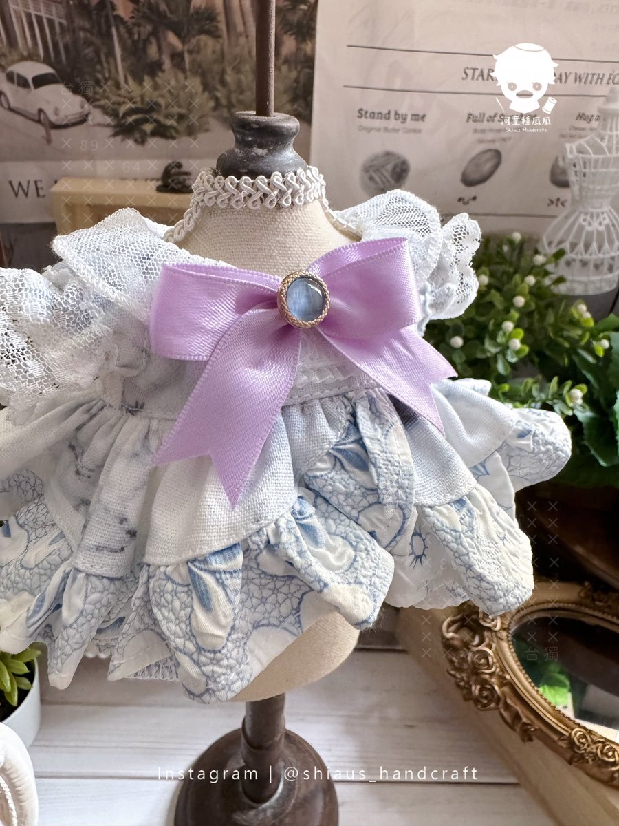 今天發《分蓓》半客製娃衣的照片✨
半客製的過程可以讓我了解大家
不同的喜好，
還能蹦出各種新滋味，
得到自己獨一無二的娃衣🤩

這回其實手上是同時有兩位友人的單在跑，
結果兩位直接讓我10、15、20公分
的娃衣都做了呢xD
以後半客製的部分，
盡量都會拍成影片做紀錄🫶
