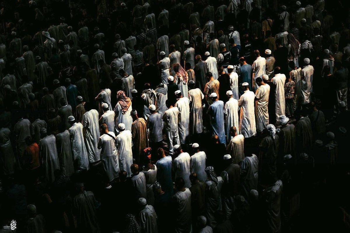 "إِذَا رَأَيْتَهُمْ حَسِبْتَهُمْ لُؤْلُؤًا مَنْثُورًا".