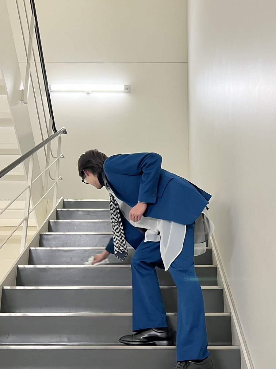Lienel_official's tweet photo. こぼれちゃってるの拭いてるので
撮ってください！と言われ、
撮らされました。
そういうのはアピールしないのが
スマートな大人ですよ。

#Lienel #近藤駿太 https://t.co/GJRkodoRTi