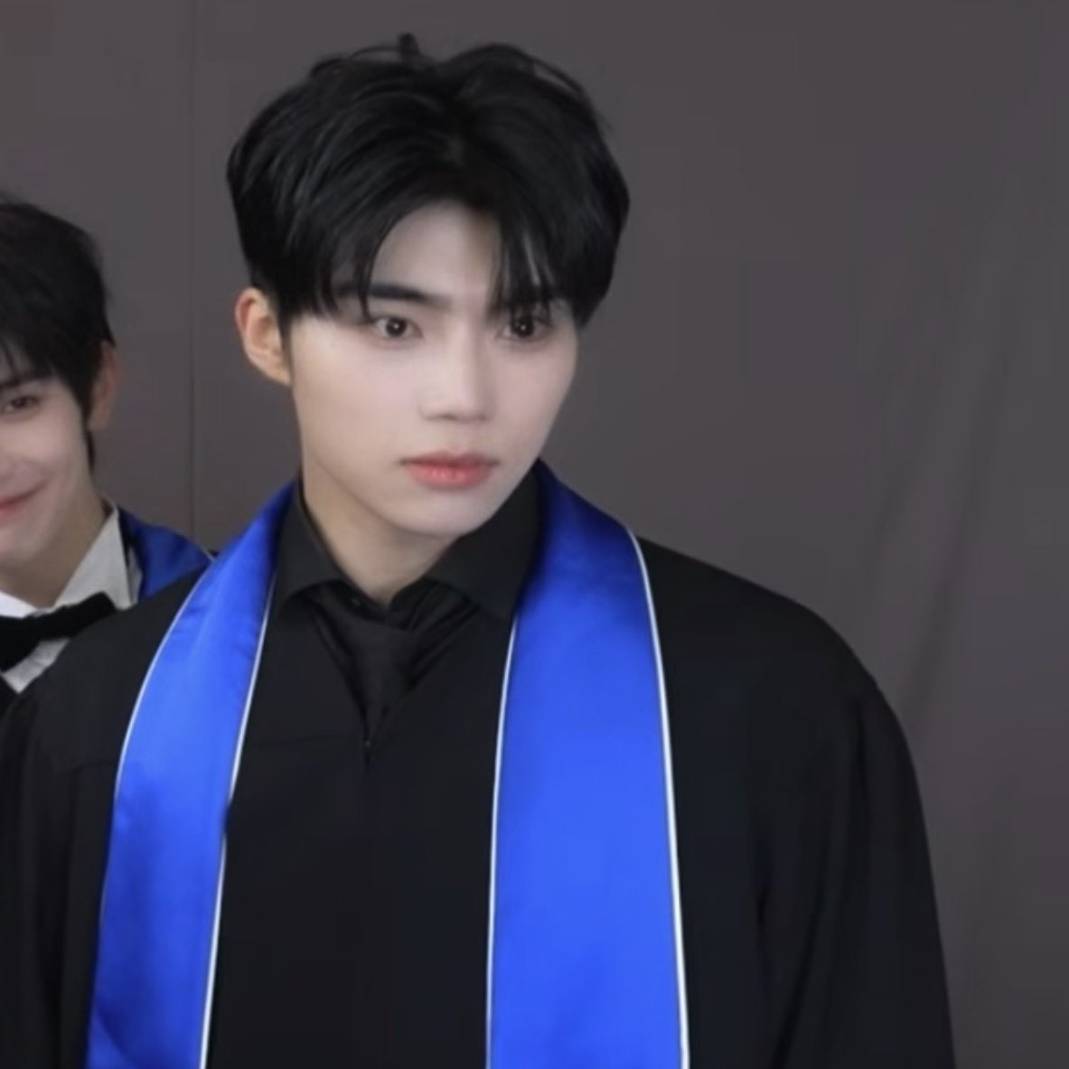 빤히 •••   빤히 •••