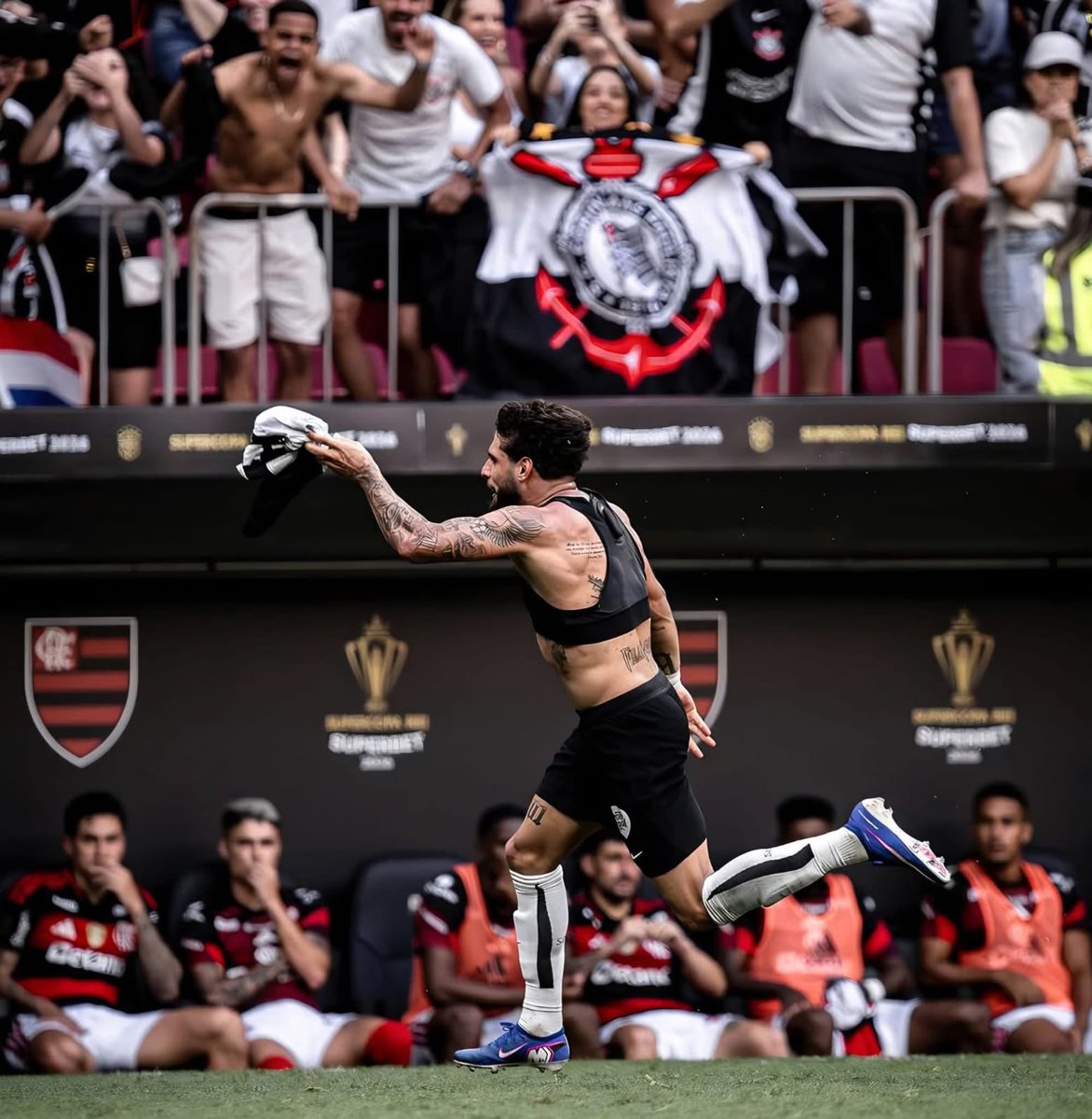 sccpdodi's tweet image. QUE MOMENTO! Só mais uma imagem FODA na conta do protagonista da fiel