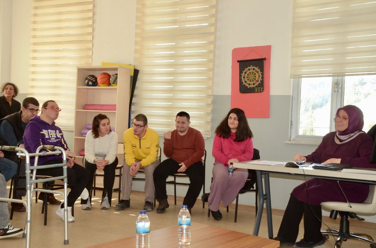 🎗️ 4 Şubat Dünya Kanser Günü’nde Kuşcağız Engelliler Lokali’nde, Sağlık Bakanlığı tarafından görevlendirilen doktorlarımızın katılımıyla Kanser Farkındalık Semineri düzenledik.

Erken teşhisin önemini konuştuk, bilinçlendik.
Sağlık için birlikteyiz. 💙