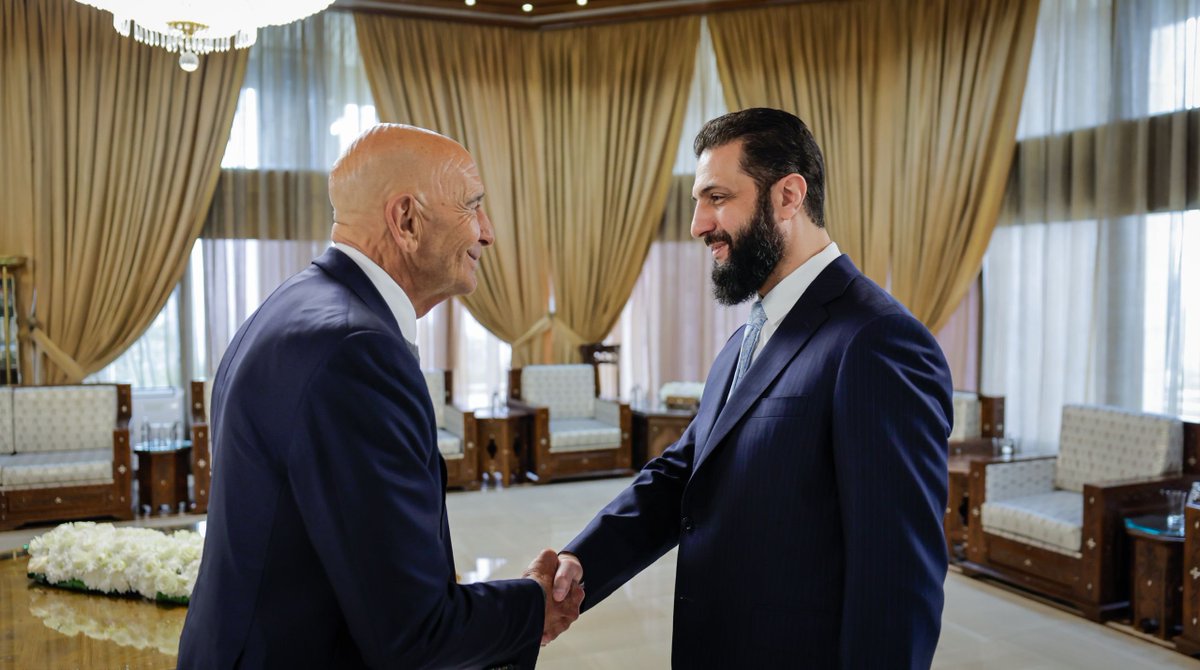 Qasemqt's tweet photo. المبعوث الأمريكي إلى سوريا توماس براك:
سوريا تبهرنا من جديد بنسيجها عمودياً وأفقياً بقيادة الرئيس أحمد الشرع. https://t.co/nC89RhBr70