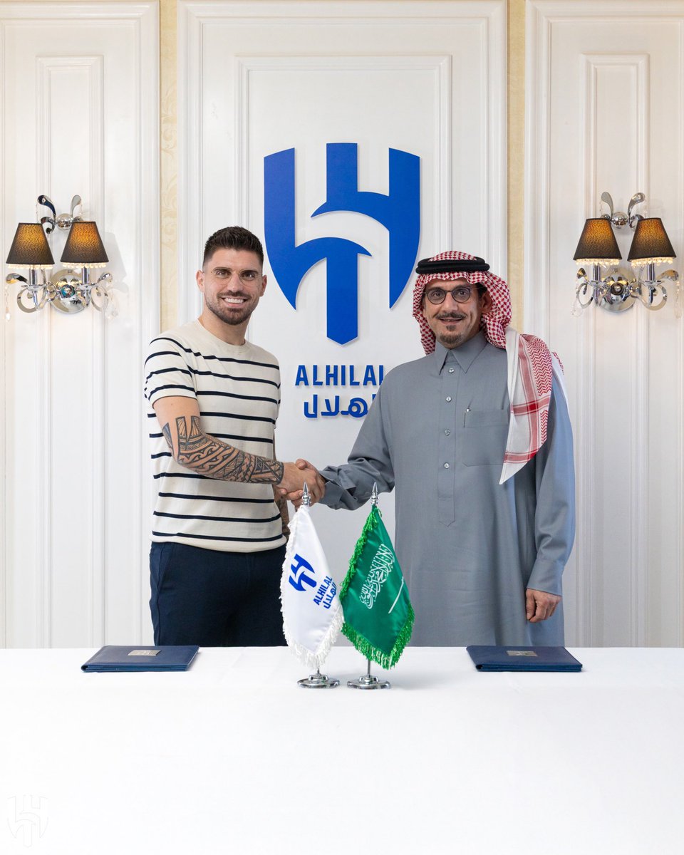1SMi_'s tweet photo. 🚨🚨🚨🚨🗣️ روبن نيفيز بعد تجديد عقده : 

وأخيرًا جاء هذا اليوم 💙💙💙💙😱😱😱😱 https://t.co/5oHky0HpvP