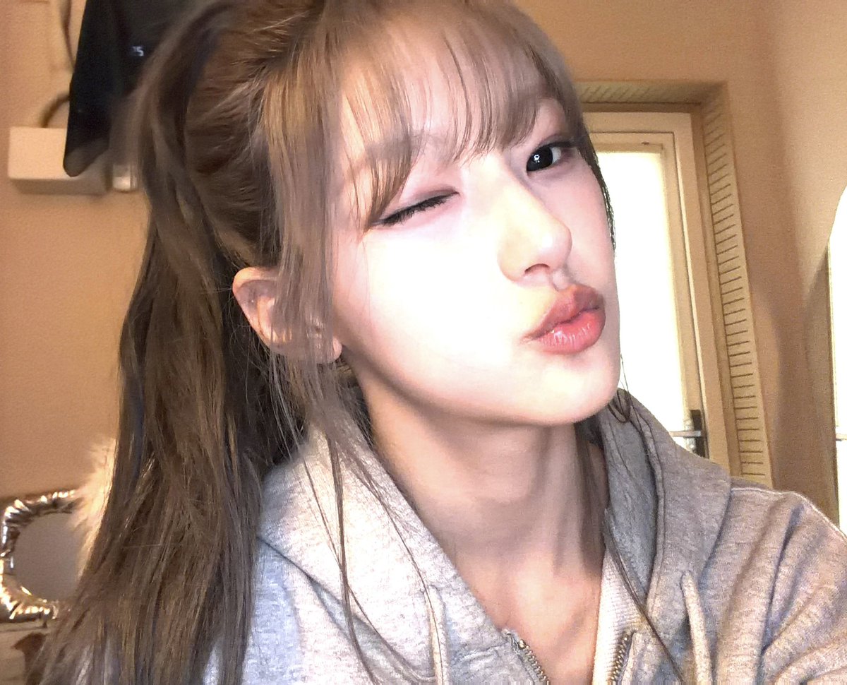 KISSOFLIFE_S2's tweet photo. [하늘☁️🦋] 키씨 오늘 하루 고생했어😗💋

#KISSOFLIFE #키스오브라이프 #KIOF 
#HANEUL #하늘 https://t.co/axLc6rmLXW