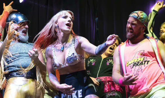 Une étape des championnats de France d'air guitar dans un bar d'Orléans : par ici la soirée de dingue #Orleans #Loiret
➡️larep.fr/orleans-45000/…