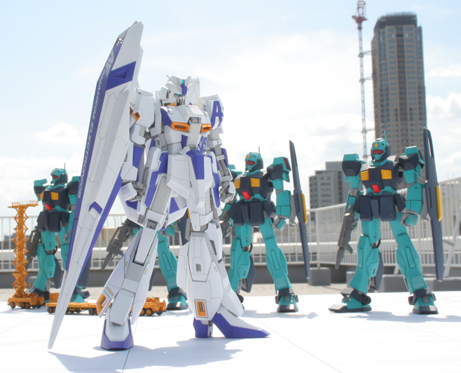 reckless0728's tweet photo. MSZ-006-3SZガンダム3号機ストライクゼータ仕様
これは特撮ではなく、マスターピースZガンダムの特撮中の途中で撮った何気ない？1枚です（笑
原型製作：完成品製作・小松原博之

#カッコいいローアングルはろうぜ https://t.co/wxdjEo5wl6