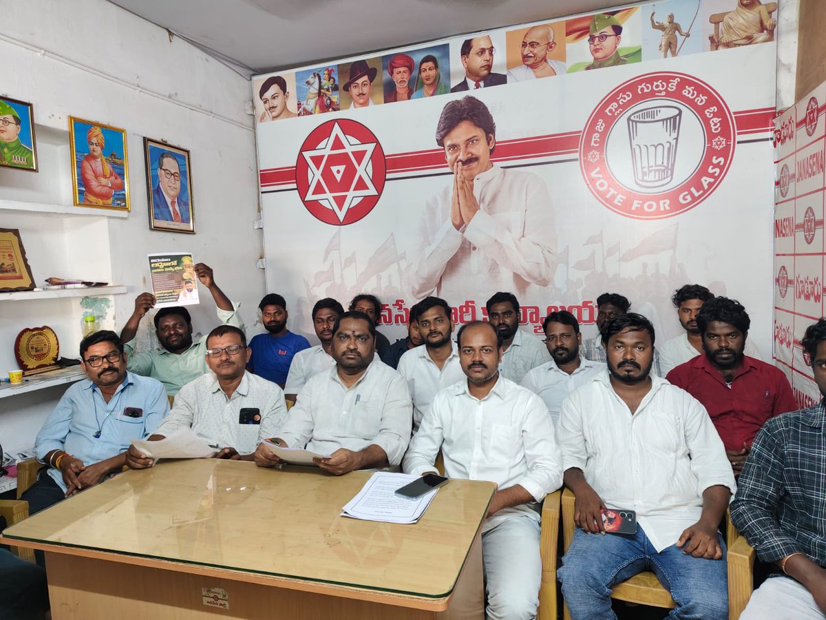 ChandraTheegala's tweet photo. @JanaSenaParty గూడూరు నియోజకవర్గం కార్యాలయంలో ప్రెస్ మీట్ 
శ్రీవారి లడ్డూ తయారీలో కల్తీ నెయ్యి ఉన్నట్లు సిట్ నివేదికలో స్పష్టం: జనసేన లీగల్ సెల్ రాష్ట్ర కార్యదర్శి, ఉమ్మడి నెల్లూరు జిల్లా జనసేన పార్టీ ఉపాధ్యక్షులు @ChandraTheegala 
@PawanKalyan
@mnadendla https://t.co/SvBba1f7yl