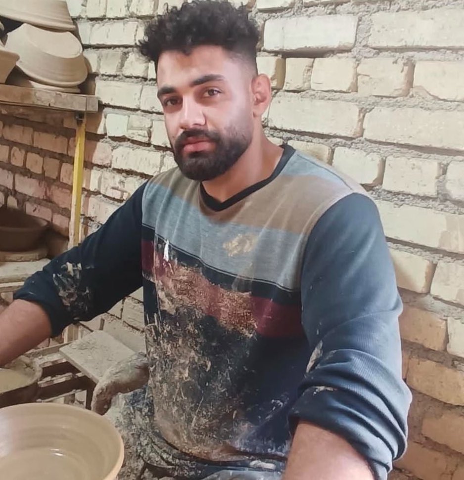 RaheBidar's tweet photo. #محمد_ارغوانی شهروند ۲۲ ساله، اهل همدان کارگر سفالگری، در تاریخ ۱۹ دی‌ماه در همدان بازداشت شده است.از وی تحت فشار، اعتراف اجباری اخذ شده و حکم مفسد فی‌الارض برای او صادر شده است. گفته می‌شود  او هم‌اکنون در خطر جدی اجرای حکم اعدام قرار دارد.
#IranMassacare 
#IranianRevolution2026 https://t.co/avuOL6AdV2