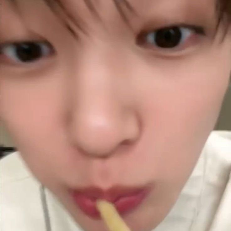 cortis_ol's tweet photo. 감튀 라지 20개 시켰는데 웬 여자아이 하나가 혼자 18개 정도 먹었습니다.. https://t.co/oe68NzkDXD