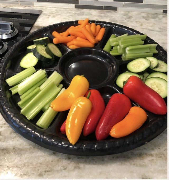 TFlo3422's tweet photo. @MarcIstook @GregFieldsWX @DiaWall @EricaLopezTV 
I’ll have some veggies AND I’ll also have a queso with beef on hand for our Super Bowl Sunday snacks along with some burgers, brats, links, &amp; hot dogs 😊 #IAMUP https://t.co/ragHE2LT48