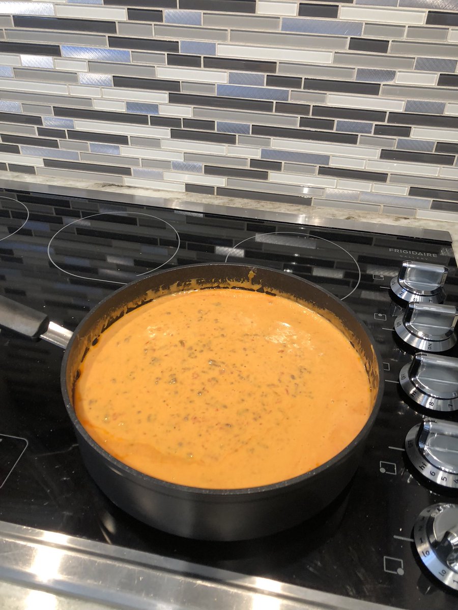 TFlo3422's tweet photo. @MarcIstook @GregFieldsWX @DiaWall @EricaLopezTV 
I’ll have some veggies AND I’ll also have a queso with beef on hand for our Super Bowl Sunday snacks along with some burgers, brats, links, &amp; hot dogs 😊 #IAMUP https://t.co/ragHE2LT48