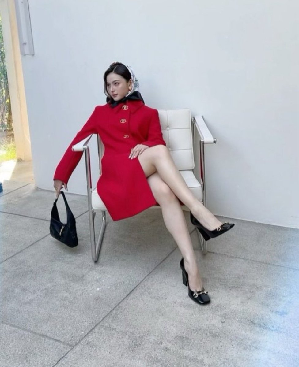 BishtRitik42341's tweet photo. She looks brighter than my future 🫠✨
#primiily @primiily1_
#Gucci @gucci
#GuccixPrim
#LOFFICIELSINGAPORE https://t.co/qBQfUyEef5