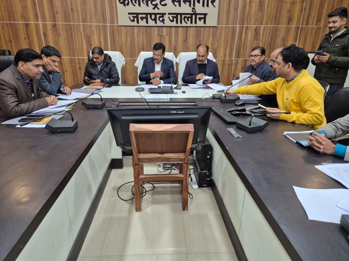 भारत सरकार की प्रधानमंत्री आदर्श ग्राम योजना  (PMAGY) के अंतर्गत जनपद में  57 चयनित गांवों के विकास कार्यों को गति देने के उद्देश्य से जिलाधिकारी द्वारा कलेक्ट्रेट सभागार में जिला स्तरीय अभिसरण समिति की बैठक में योजना के तहत 20 ग्राम पंचायतों को आदर्श ग्राम घोषित किया जा चुका है,