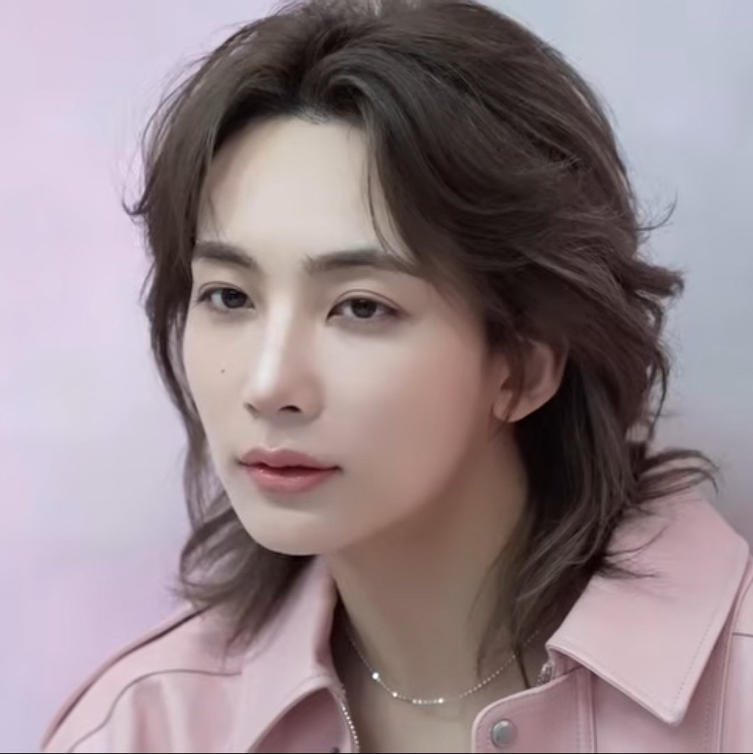 정한이 얼굴볼때마다 느낌
잘생긴건 알고있었는데
진짜진짜 잘생겼다
헉소리 나오게 잘생김
개빡세게 빚어놓은 모델링같으심
