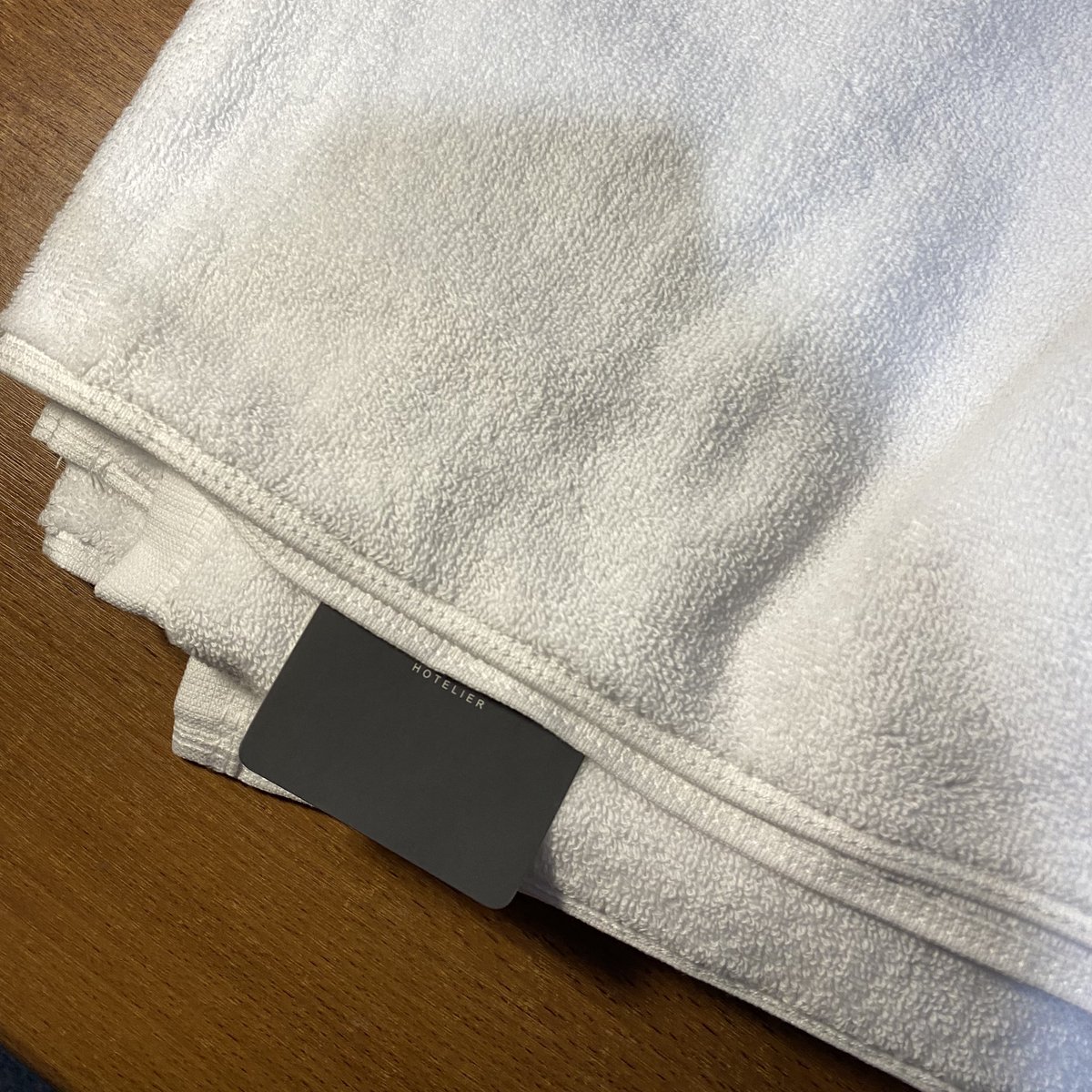 yourlittlehaul's tweet photo. handuk dari brand lokal ini emang best parah sih. aku juga baru tau mereka ini supplier handuk di banyak hotel, pantesan kualitasnya mantep banget

ga gampang bau dan cepat nyerap air👍🏻 https://t.co/4n1yaaoyNh