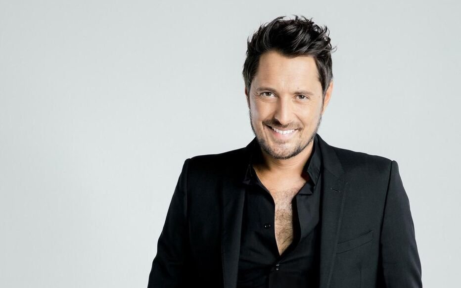 AlertesInfos's tweet image. 🇫🇷 FLASH | L’animateur Vincent Cerutti est CONDAMNÉ à 8 mois de prison avec sursis pour avoir mordu les fesses d’une collègue. (AFP)