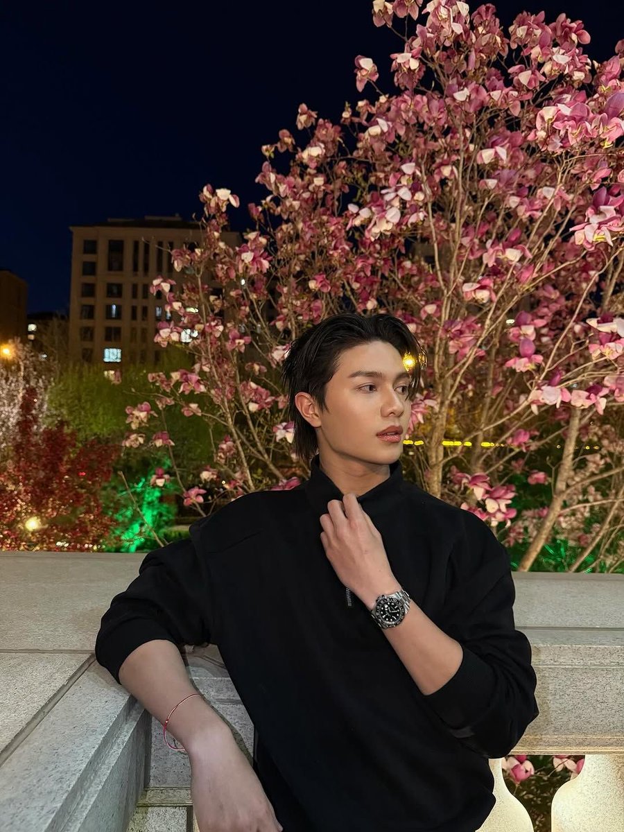 wubblybabe's tweet image. ไรท์เตอร์วิลเลี่ยมเอสคนไหนสนใจทำพลอตโปรดิวเซอร์คนดังแล้วมีแฟนเปิดร้านดอกไม้มั้ยคะ 😭💐