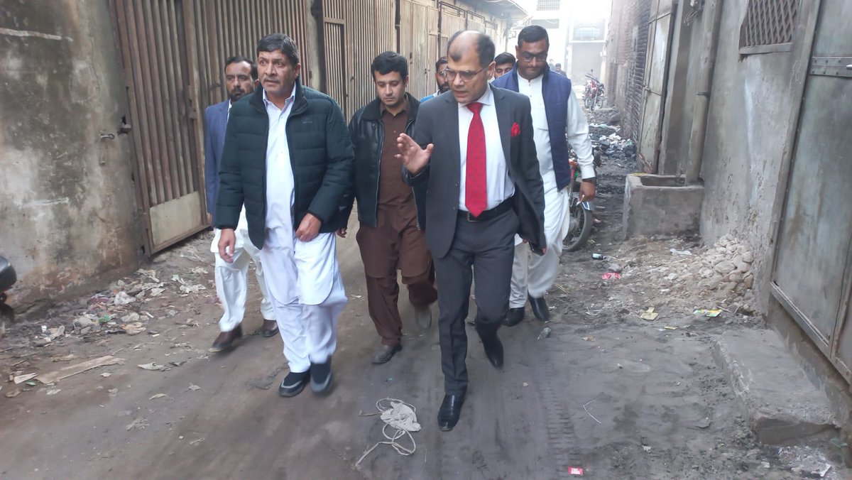 ڈپٹی کمشنر گوجرانوالہ نوید احمد کی ہدایات پر ایڈیشنل ڈپٹی کمشنر ہیڈکوارٹر /ایم ڈی واسا شبیر حسین بٹ نے آج سمال اسٹیٹ انڈسٹری نمبر 1 میں واسا نادہندگان کے آپریشن کی نگرانی کی اور واسا کے نادہندگان 8 عدد فیکٹریوں کو سیل کیا اور 4 فیکٹریوں نے فوری طور پر اپنے ذمے واجب الاد بل جمع کر