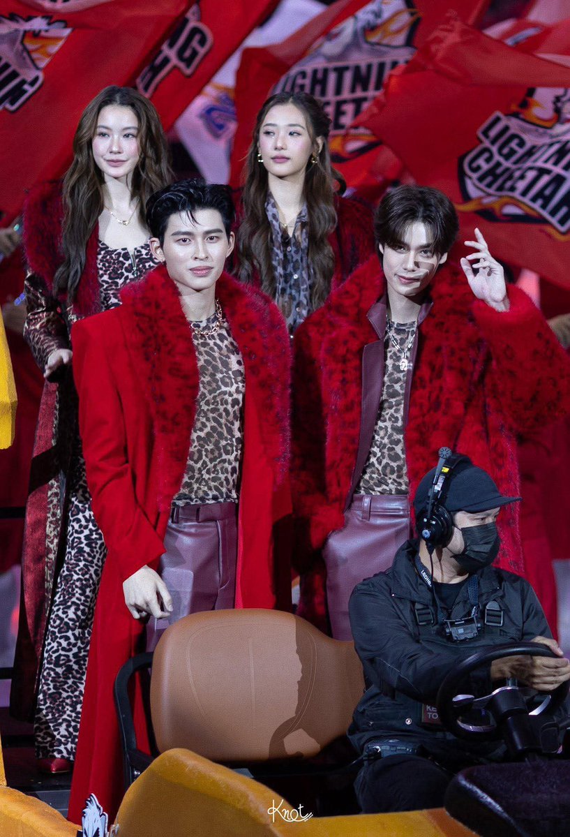 it's not that hard to put 'em together in a glxbl series @/GMMTV