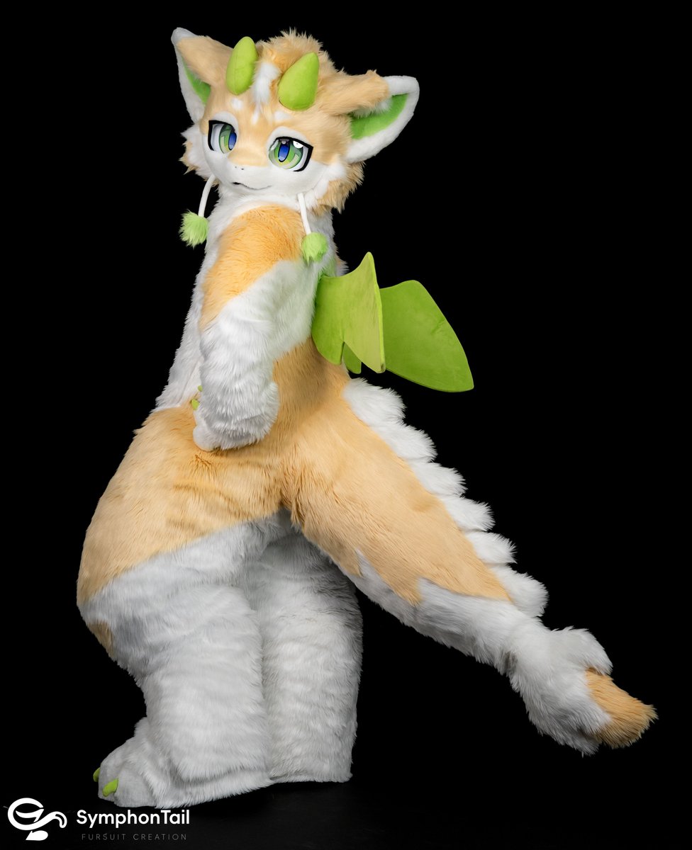 SymphonTail's tweet photo. ✨Fursuit Commission Work✨
A little green grass dragon for @yuzu_mitako 🐉🌱💚
#fursuit #furry #fursuitmaker #fursuitcommission #SymphonTail https://t.co/9SIGCZMqg6