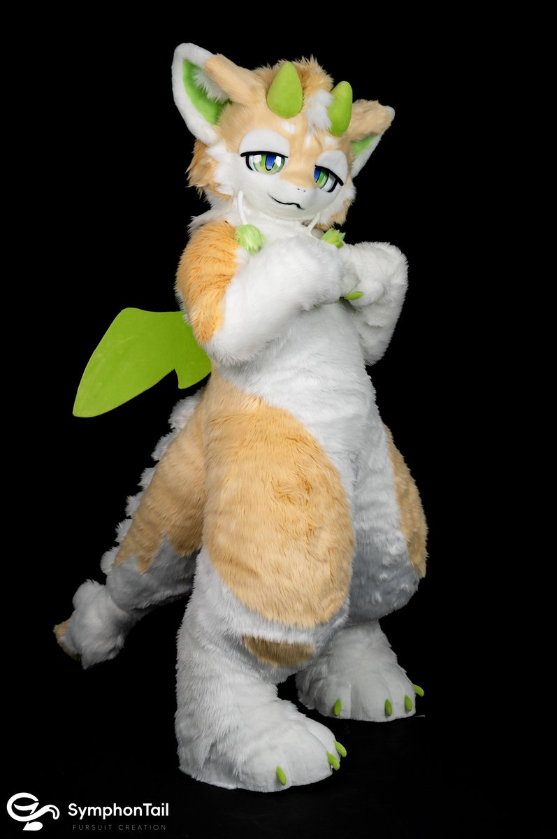 SymphonTail's tweet photo. ✨Fursuit Commission Work✨
A little green grass dragon for @yuzu_mitako 🐉🌱💚
#fursuit #furry #fursuitmaker #fursuitcommission #SymphonTail https://t.co/9SIGCZMqg6