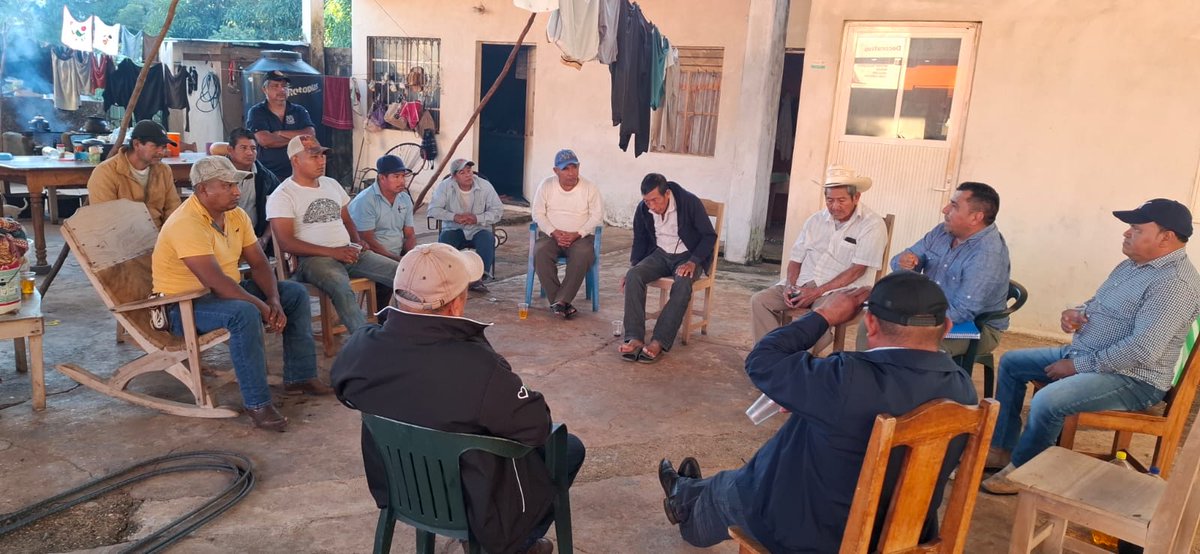 Rafa_Madero's tweet photo. Seguimos en la conformación de los comités campesinos en la zona sur, atendiendo por indicaciones de nuestra Delegada Regional @MarthaFdezof y de nuestro líder estatal Manuel Guerrero. #CampesinosUnidos https://t.co/6LzM85d5MD