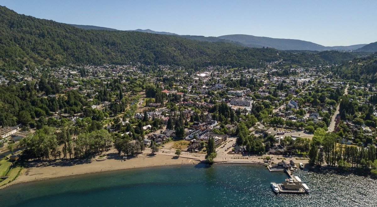 Saluden a mi hermosa ciudad. 
Hoy San Martín de Los Andes cumple 128 años! 
Este hermoso rincón de la Argentina, rodeados de montañas, lagos y ríos. 
Una geografía privilegiada