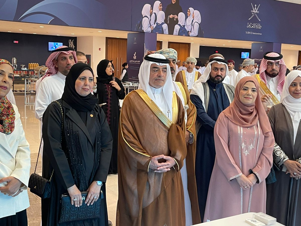 ClasseraME's tweet photo. تشرفت كلاسيرا برعاية والمشاركة في المؤتمر الدولي لمهنة التعليم، أحد أبرز الفعاليات التعليمية المتخصصة في سلطنة عُمان، والذي أُقيم برعاية معالي الدكتور عبدالله بن ناصر الحراصي، وزير الإعلام، في مركز عُمان للمؤتمرات والمعارض – القاعة الكبرى.
شهدت مشاركتنا لقاءات مثمرة ونقاشات نوعية مع القيادات والخبراء وصنّاع القرار في قطاع التعليم، تأكيدًا على التزامنا المستمر بدعم تطوير مهنة التعليم والمساهمة في صياغة مستقبل تعليمي أكثر أثرًا واستدامة.
نسعد بمشاركتكم بعض اللقطات من جناح كلاسيرا وأجواء المؤتمر، ونثمّن كل زيارة وحوار بنّاء جمعنا بكم.
📍 المكان: مركز عُمان للمؤتمرات والمعارض
🗓️ التاريخ: الأربعاء 4 فبراير 2026
#المؤتمر_الدولي_لمهنة_التعليم
#مهنة_التعليم
#وزارة_التعليم
#كلاسيرا
#EdTech
