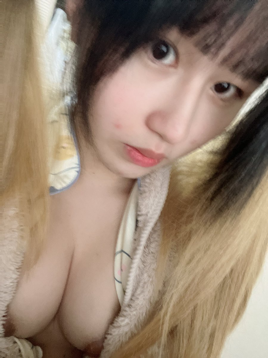 感觉剪了一个很奇怪的发型

起因是发际线太低，应该是八字刘海儿不是齐刘海