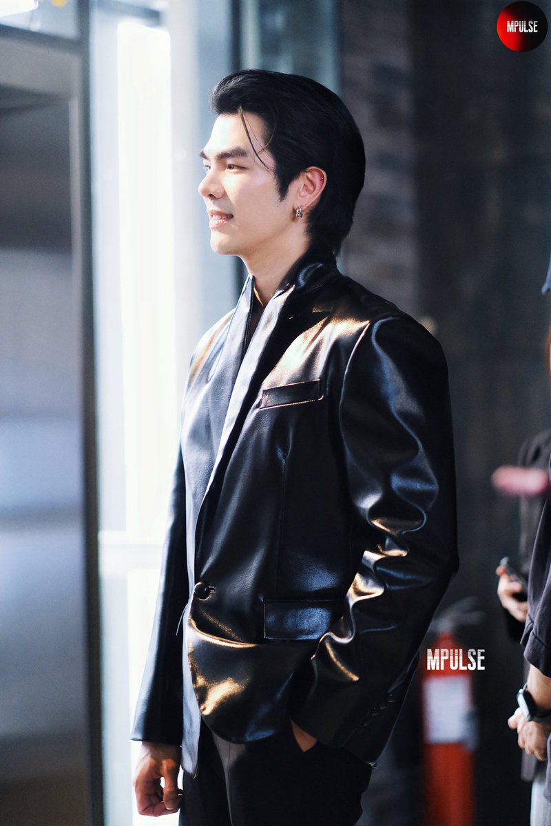 mpulsemileapost's tweet photo. 𝟐𝟎𝟐𝟔𝟎𝟐𝟎𝟒
🤘🏻💚✨🎇@milephakphum 
#CLEARTHAILANDxMile 
#MilePhakphum https://t.co/oAFtIT0T6l