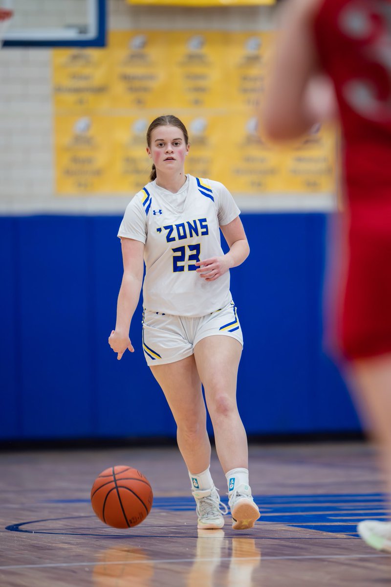 MadeiraZonsBk's tweet photo. Avery Craig is our senior in focus today. Avery has been coming to our camps since 3rd grade. We love Avery for her quick wit, endearing attitude, and hard work that has built our culture like no one before. We will miss the daily banter with Avery when she graduates. https://t.co/l5B1t0sKZI