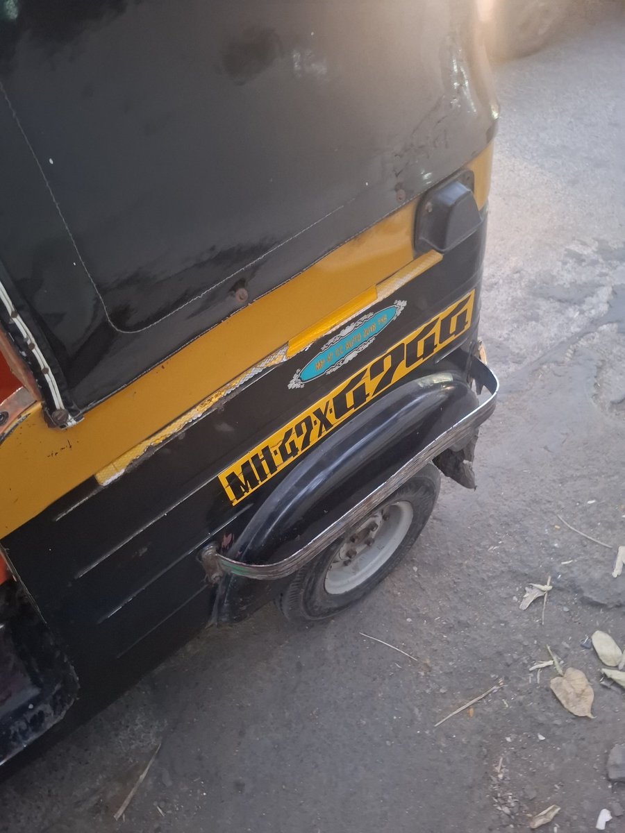 spacecow65's tweet photo. @MumbaiPolice @MTPHereToHelp 
Auto running with a faulty meter and overcharging. 

65Rs for 1.6 kms and 89rs for 3kms as per meter with no traffic and wait time

Rowdy behaviour, threatening passengers with aggresion

Current location: Mahavir Nagar, Kandivali West. Please help. https://t.co/moQlbwxKF7